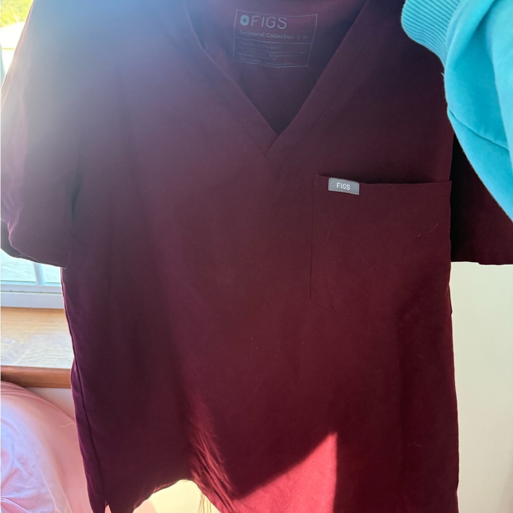 Figs scrub top